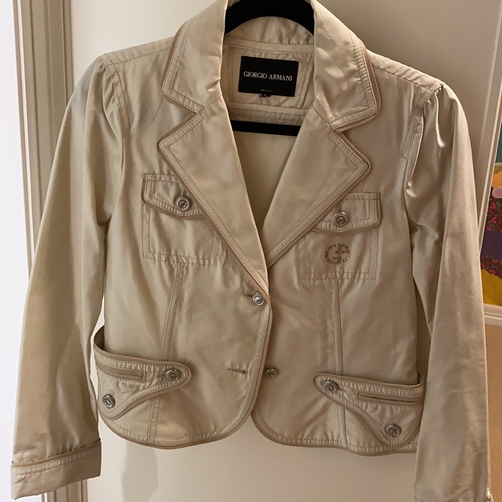 Stunning vintage Giorgio Armani Blazer.